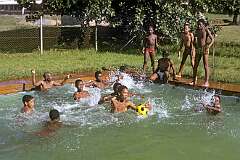Nhlangano, Shiselweni, Eswatini, 1974 - Playing waterpolo in the swimming pool of Evelyn Baring High School.